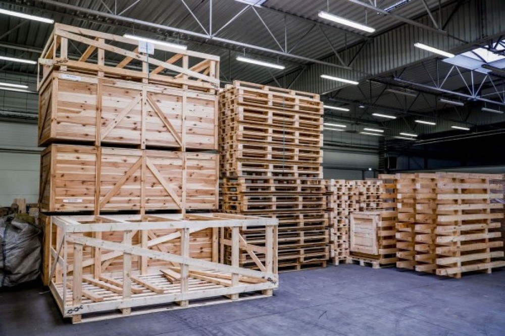Drewniane skrzynie ażurowe - zalety i zastosowanie