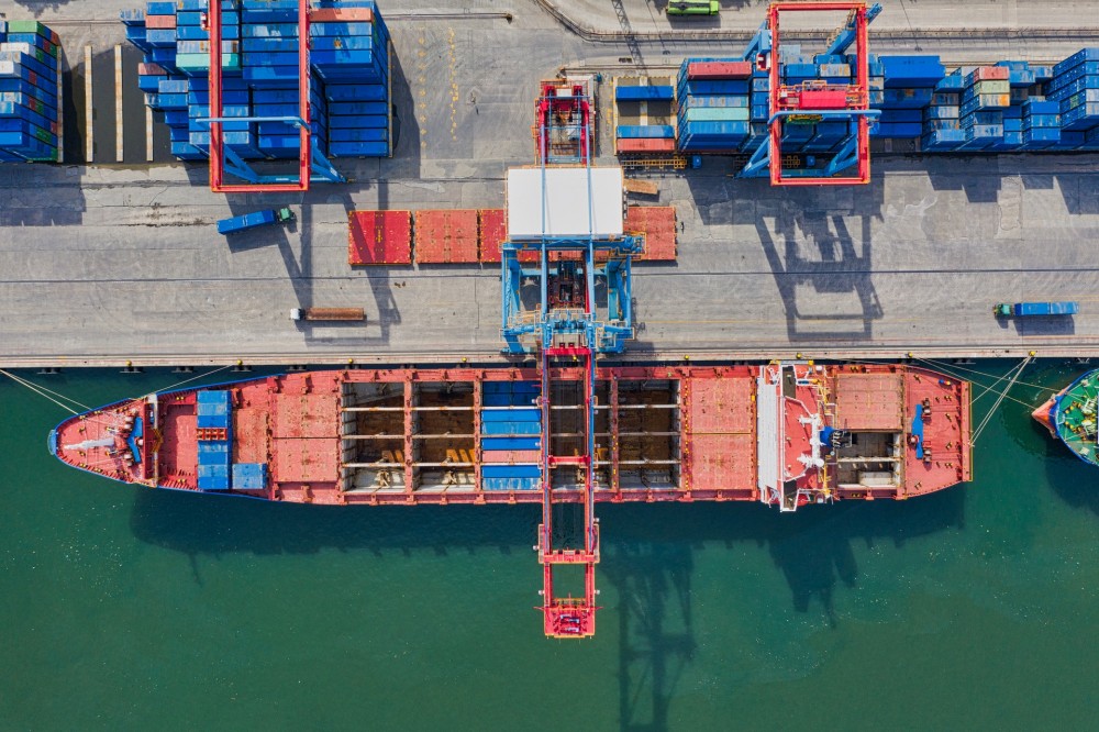 Transport morski: drewniane skrzynie czy kontenery stalowe?